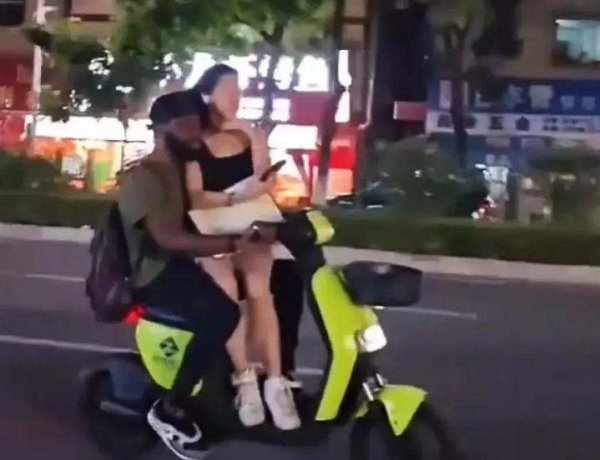 天牛宝配资 黑人老外带着美女兜风，视频流出，引发热议