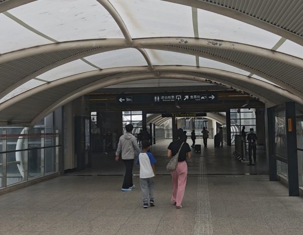 股巢配资 17号线一商场车位多闲置，市民建议设置“P+R”车位，方便通勤
